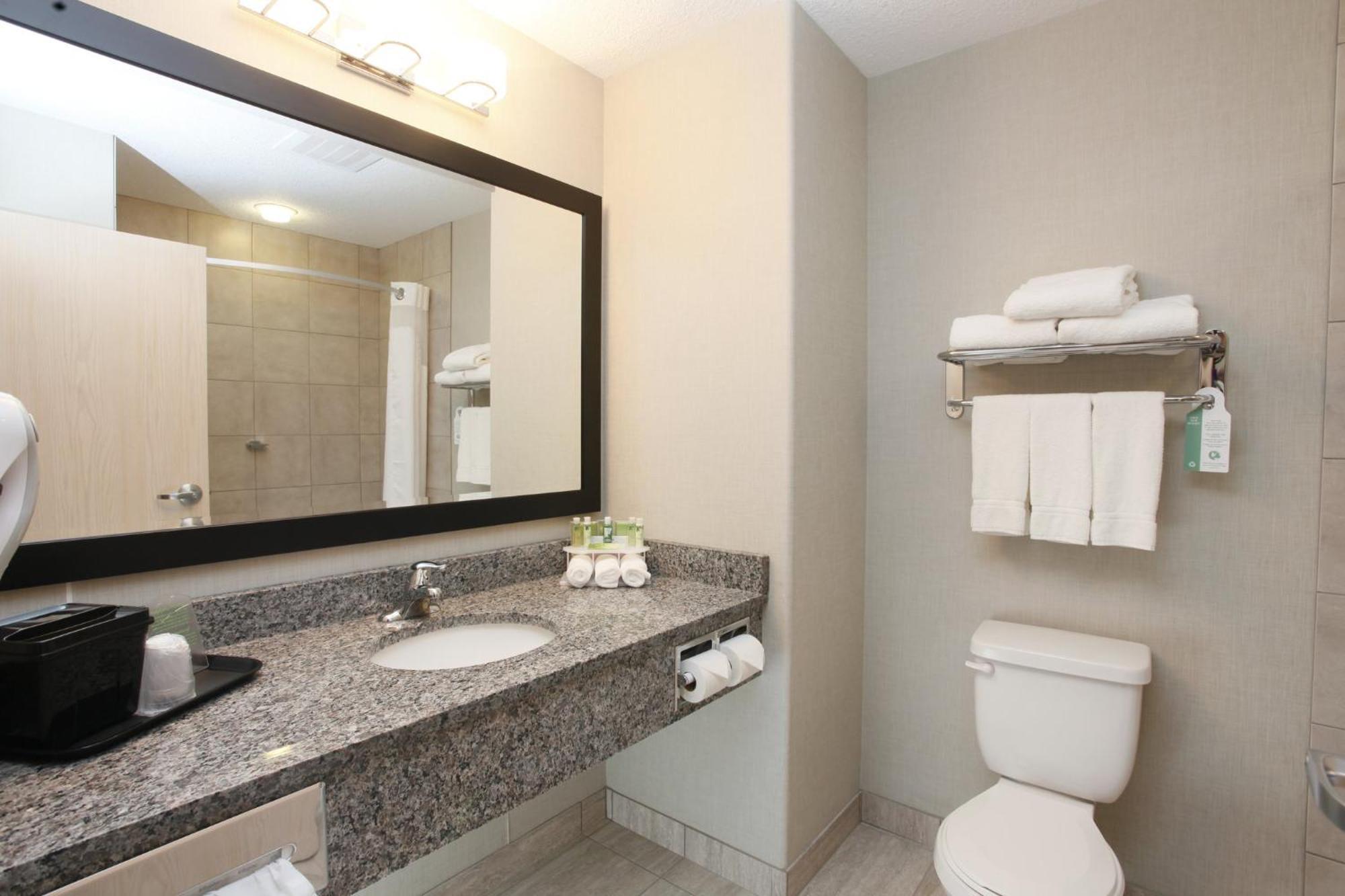 Holiday Inn Express Fort St John By Ihg Fort St. John Exterior foto