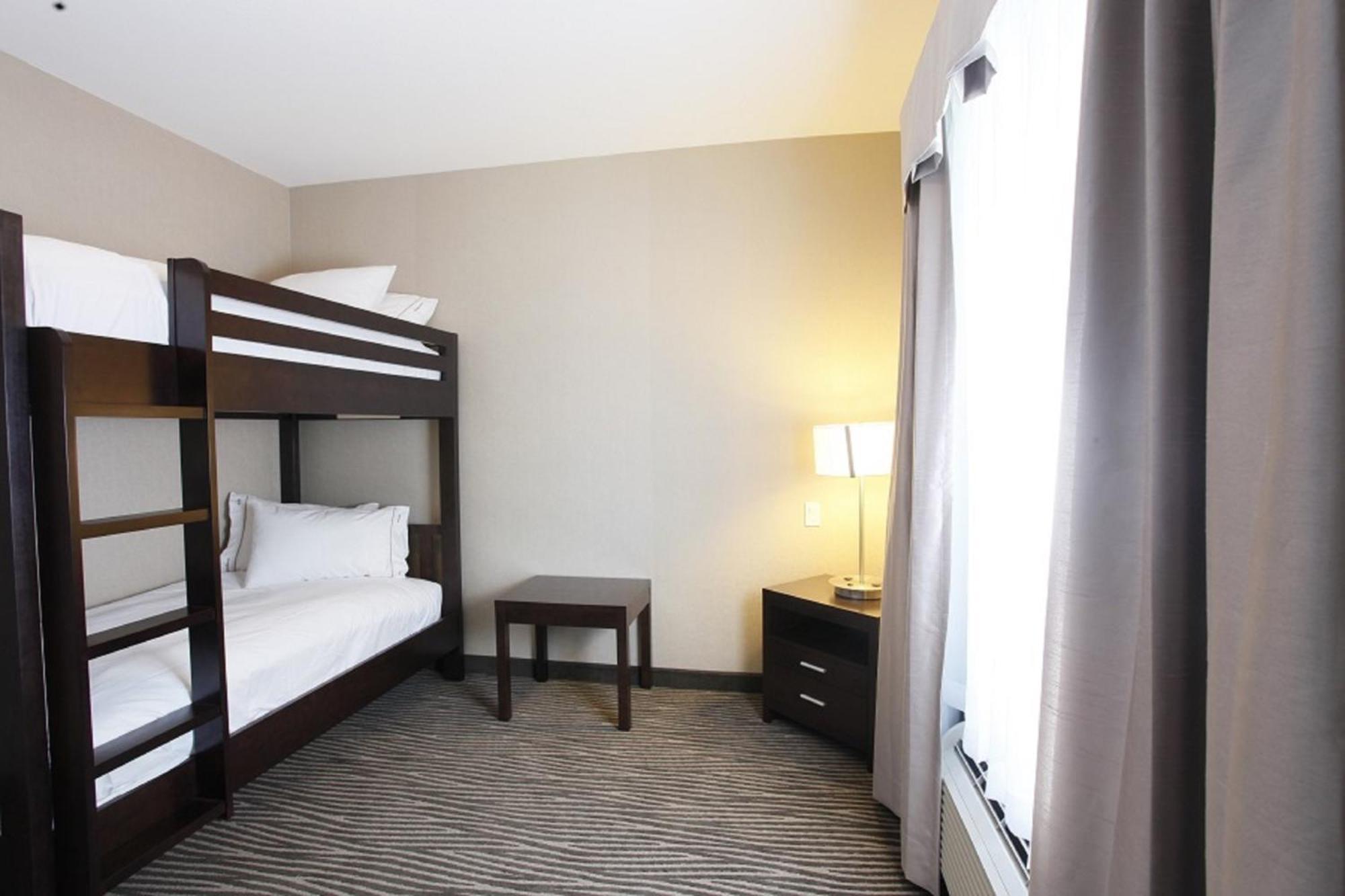 Holiday Inn Express Fort St John By Ihg Fort St. John Exterior foto