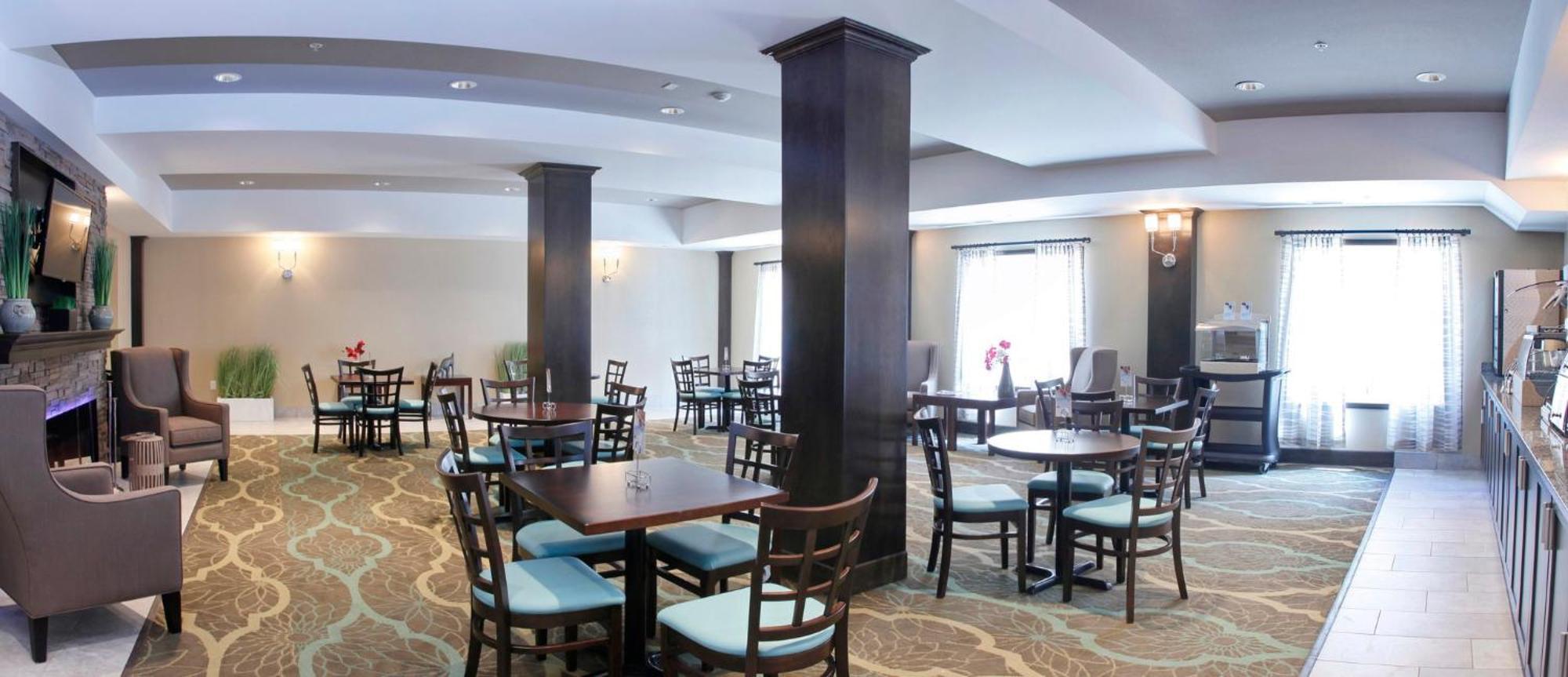 Holiday Inn Express Fort St John By Ihg Fort St. John Exterior foto