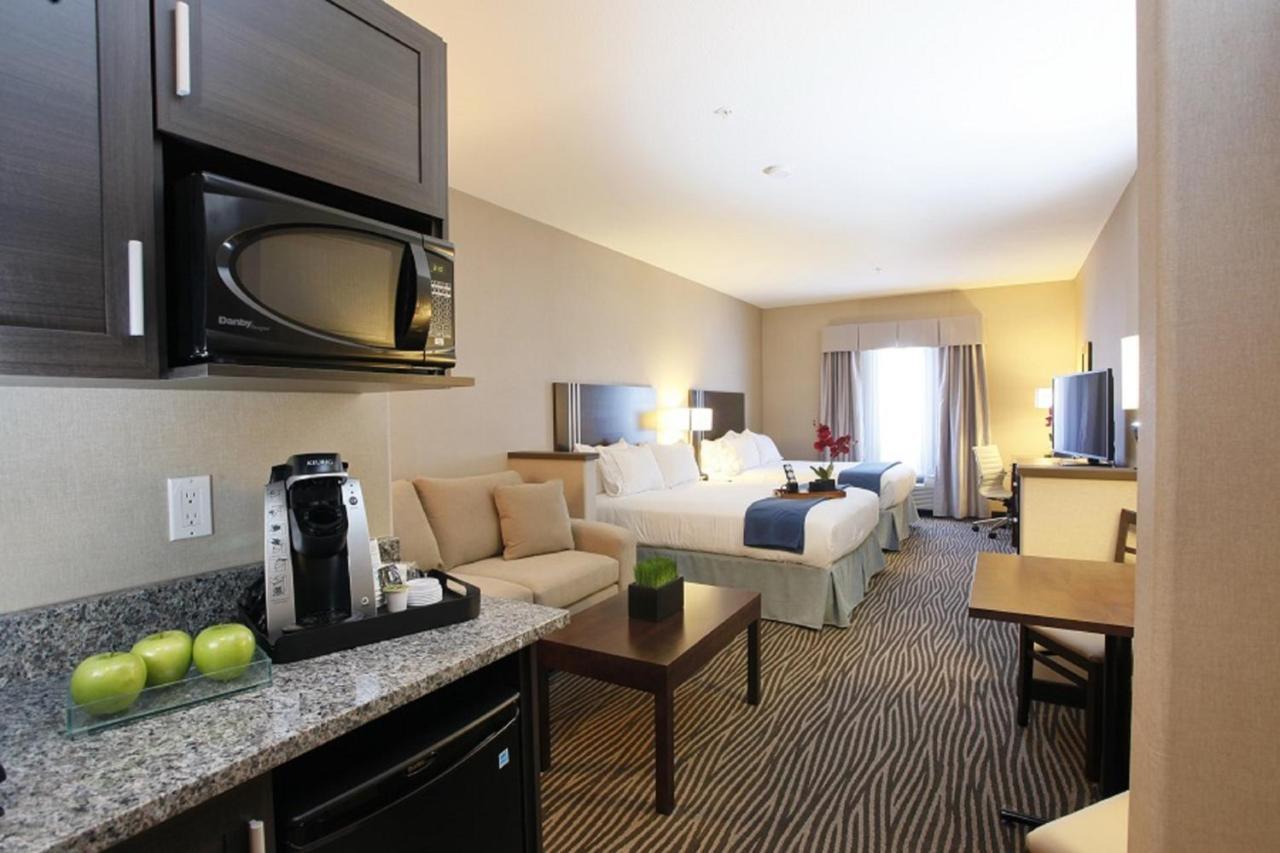 Holiday Inn Express Fort St John By Ihg Fort St. John Exterior foto